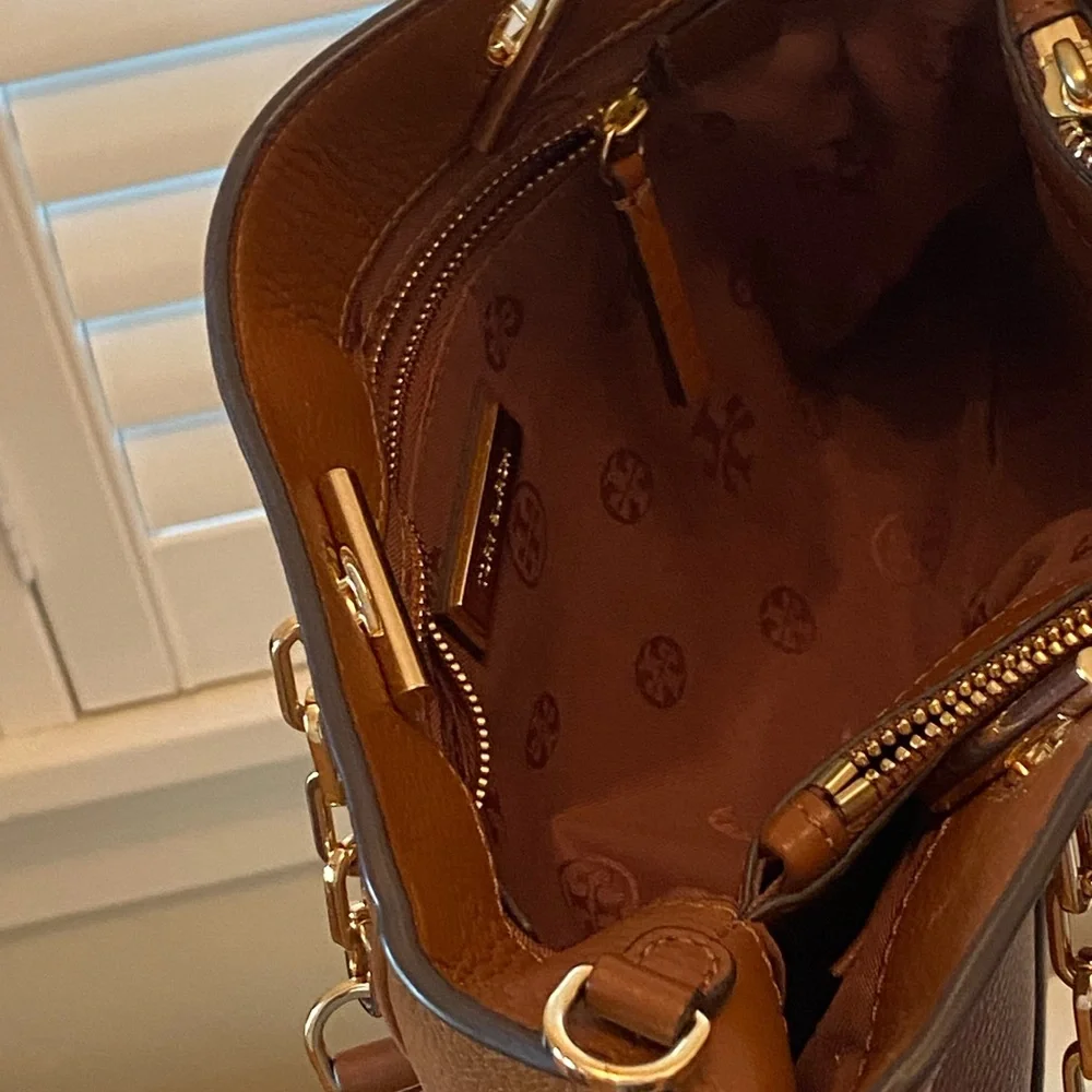 Tory Burch Tan Structured Tote with Gold Logo - Picture 6 of 10